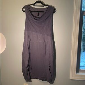 Elegant Sleeveless Midi Dress in Blue